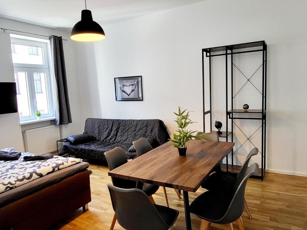 וינה Sunny Apartment With 1 Balcony מראה חיצוני תמונה